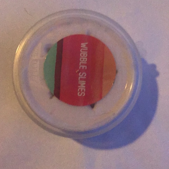 Glossy - Picture 2 of 3